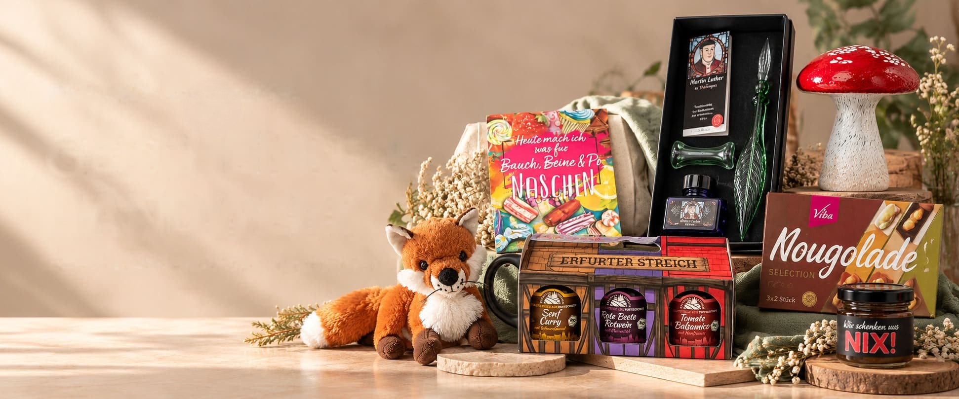 Geschenkideen und Handwerksprodukte im Mein Thüringen Shop mit Plüschtieren, Motivtasse, Glasfeder-Set, Schokolade und herzhaften Spezialitäten
